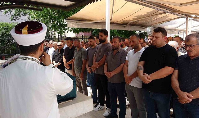 Pendik'te eşi tarafından öldürülen Safiye Bıçak toprağa verildi