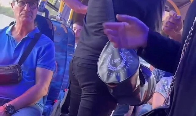 Pendik'te kadınların minibüsteki para kavgası kamerada