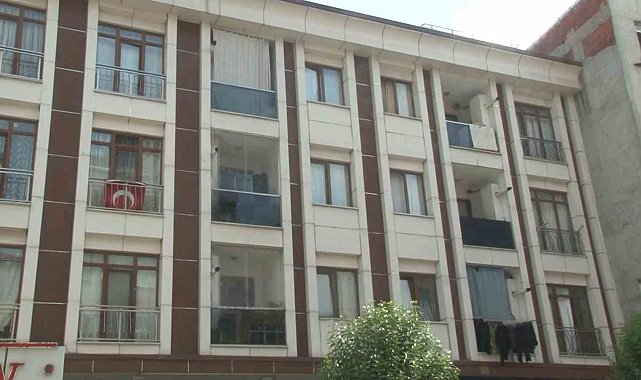 Polisten kaçmaya çalışan hırsızlar bina boşluğuna düşerek ağır yaralandı