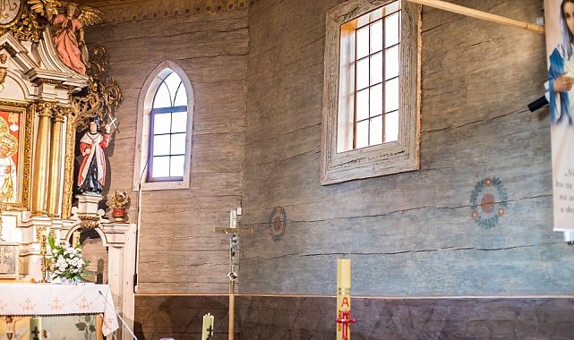 Polonya'da sarhoş rahip cenaze töreninde sızdı