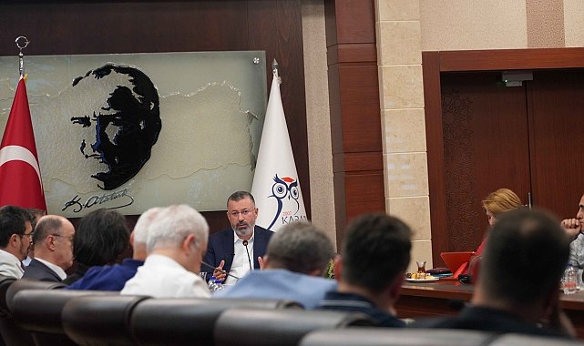 Rektör Kırışık iş insanlarıyla bir araya geldi
