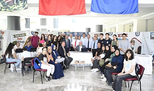 Rektör Savaş, Uşak Üniversitesi Tercih Günlerinde aday öğrencilerle buluştu