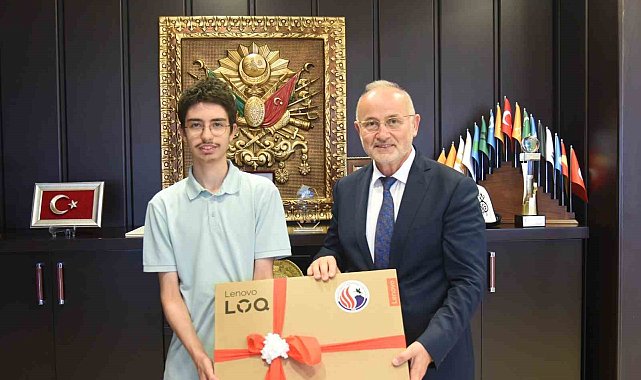 Rektör Ünal'dan LGS Türkiye birincisine tebrik