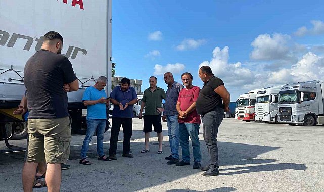 Rusya'ya yük taşıyan Türk tır şoförlerinin Gürcistan'da alıkonulduğu iddiası