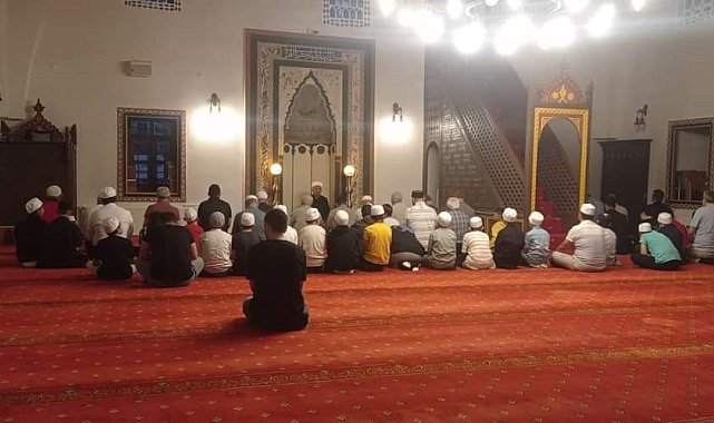 Sabah namazı sonrası şehitler için dua edildi