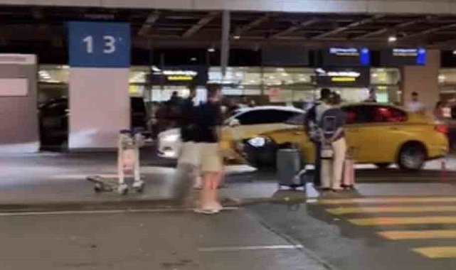 Sabiha Gökçen&#039;de taksi terörü: Önüne gelen her şeye çarptı