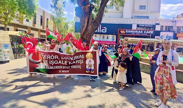 Sağlık çalışanlarından Gazze için "sessiz yürüyüş"