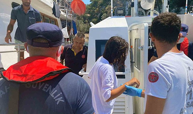 Sahil Güvenlikten gezi teknesinde rahatsızlanan vatandaşa tıbbi tahliye