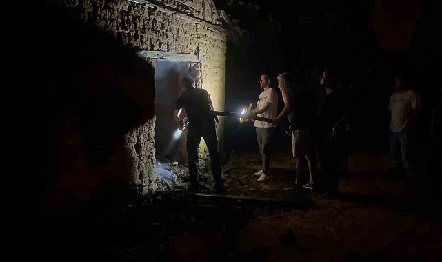 Sakarya'da samanlıkta çıkan yangın büyümeden söndürüldü