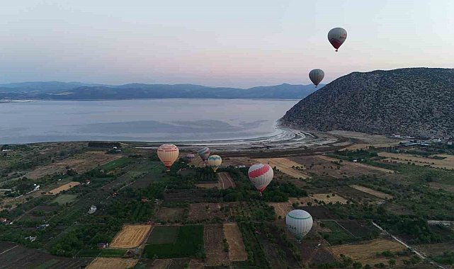 Salda Gölü'nde sıcak hava balonuyla ilk uçuş