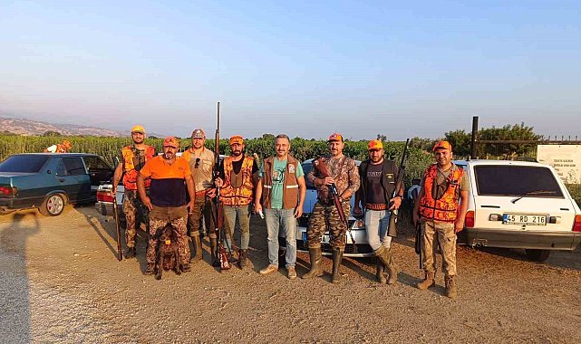 Salihli'de mücadele amaçlı domuz sürek avı yapıldı