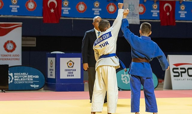 Şampiyonlar Ümraniye'den