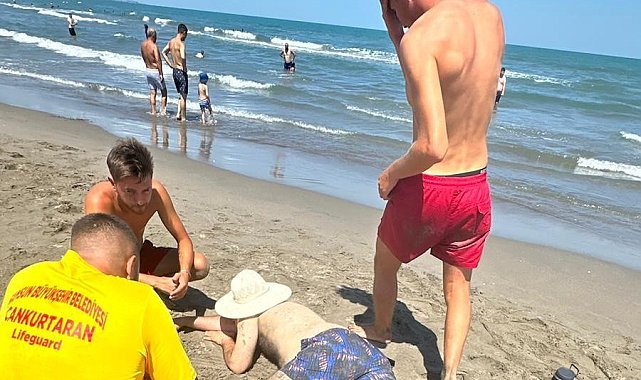 Samsun'da denize giren 3 kişi boğulma tehlikesi geçirdi