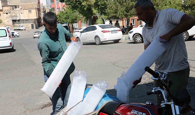 Şanlıurfa'da buz üreticileri talebe yetişemiyor