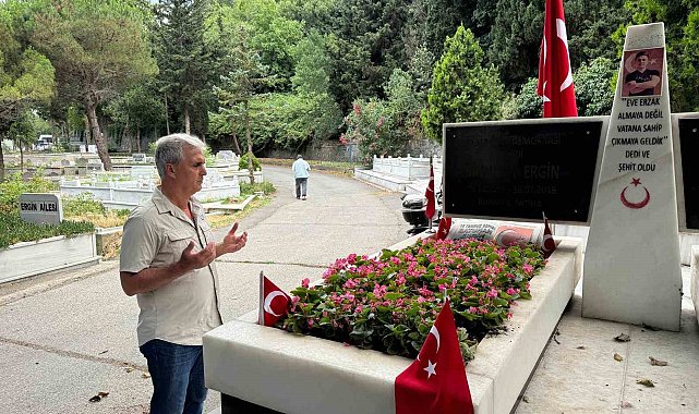 Şehit babasından İBB'ye bayrak tepkisi: "Oğlum 15 Temmuz şehidi olduğu için mi bu bayrağı değiştirmek zor geliyor"