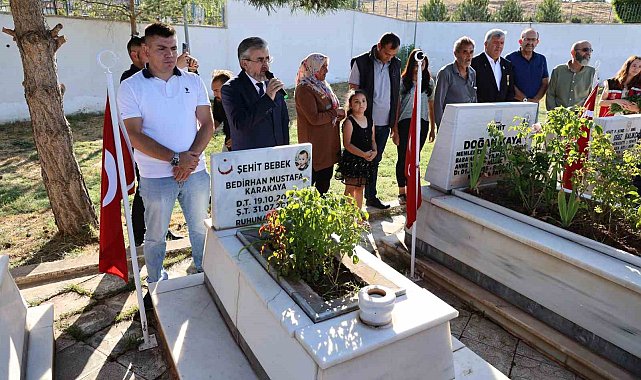 Şehit bebek ve annesi mezarı başında anıldı