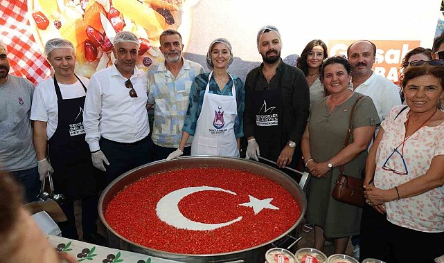 Şehzadeler Belediyesi 2 bin kişiye aşure dağıttı