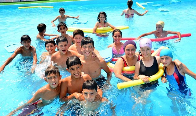 Şehzadeler Belediyesi'nin yüzme kurslarına yoğun ilgi