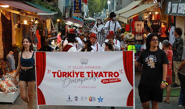 Selçuk tiyatro ile buluştu