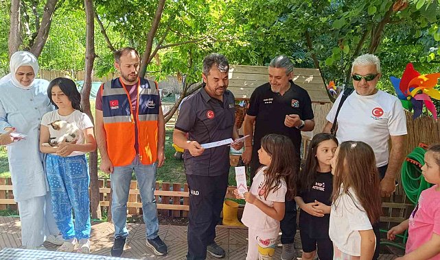 Selden zarar gören mahalle halkına bilgilendirme