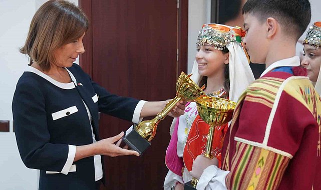 Seyhan Belediyesi Halkoyunu ekibinden çifte başarı