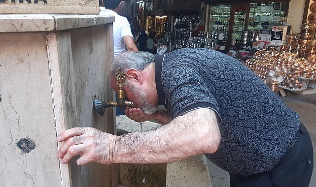 Sıcak havada çeşme başlarında serinlik