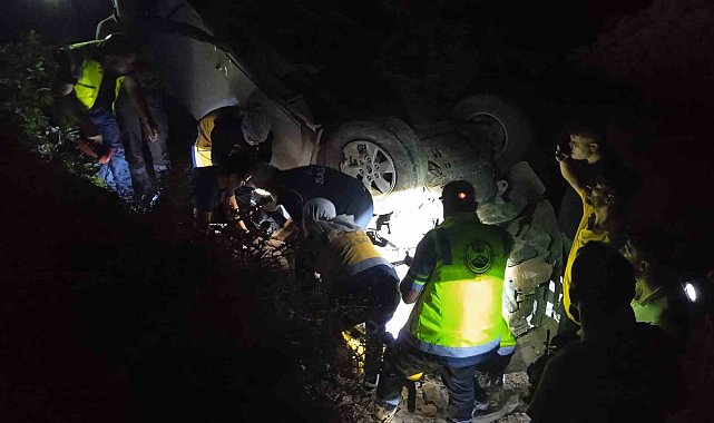 Siirt&#039;te pikap şarampole yuvarlandı: 3 yaralı