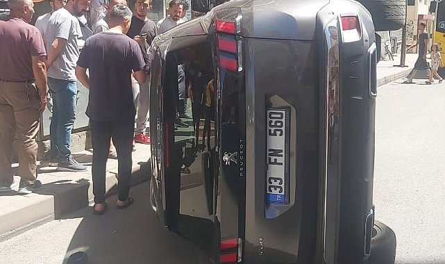 Siirt'te sürücüsünün kontrolünden çıkan otomobil yan yattı