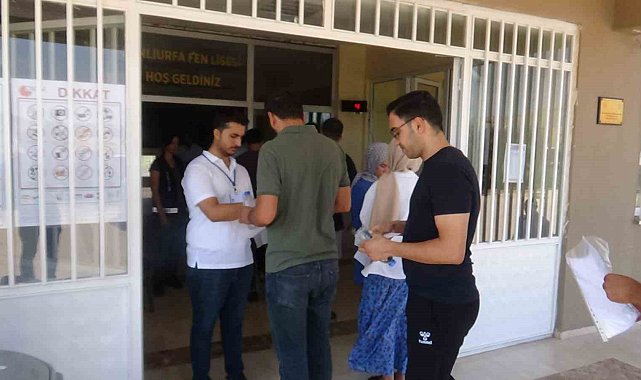 Sınava geç kalan adaylar içeri alınmadı