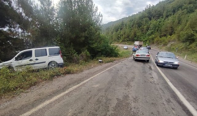 Sinop'ta iki araç kafa kafaya çarpıştı: 2 yaralı