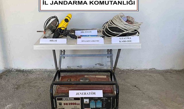 Sinop'ta kaçak kazı yapan şahıslara suçüstü