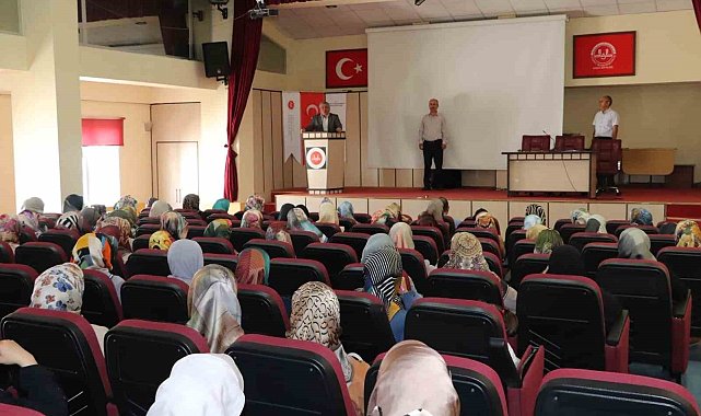Sivas'ta Kur'an kursu öğreticileri bilgilendirildi