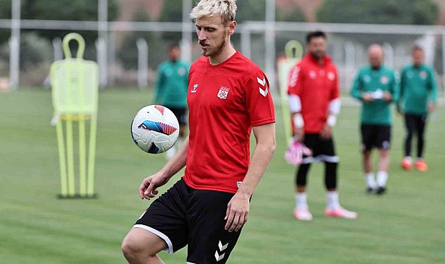 Sivasspor'un yeni transferi Uros Radakovic ilk idmanına çıktı