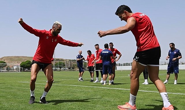 Sivassporlu futbolcular 'Erik Dalı' oynadı