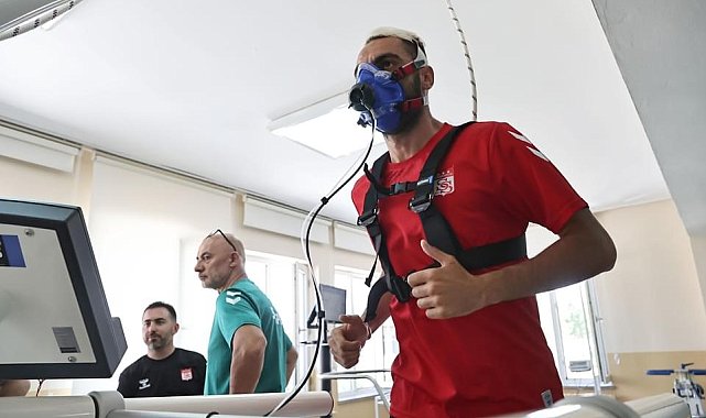 Sivassporlu futbolcular testten geçti