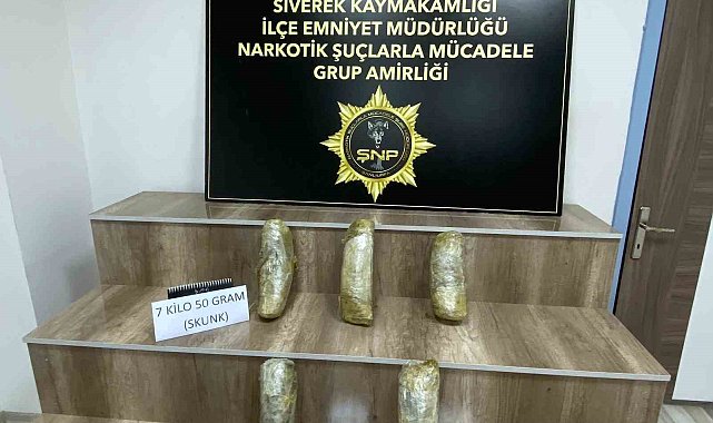 Siverek'te araçta 7 kilo 50 gram skunk uyuşturucu ele geçirildi