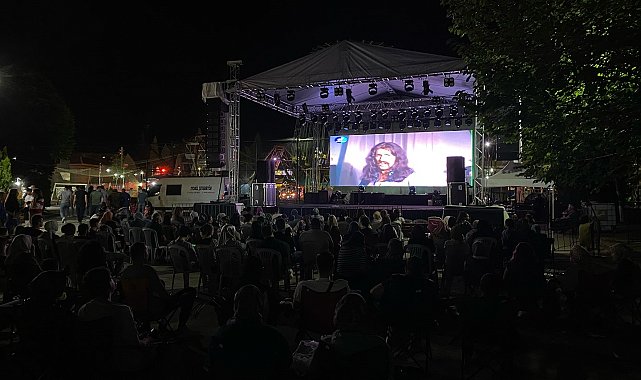 Söğüt'te düzenlenen çeşitli etkinliklerden biri film gecesi oldu