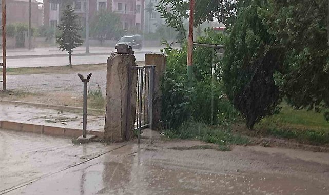 Şuhut'ta sağanak yağış etkili oldu