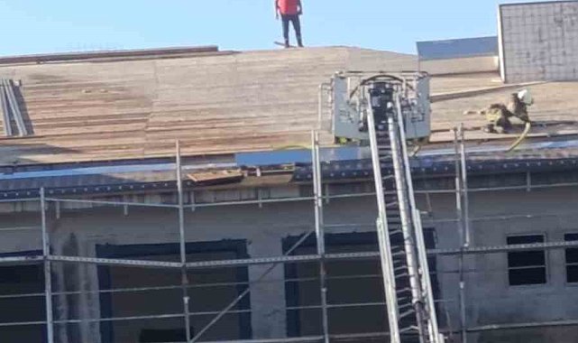 Sultangazi'de inşaat halindeki binada yangın