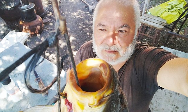 Tarlada oluşan doğal havuzda 5 buçuk kiloluk sazan avladı