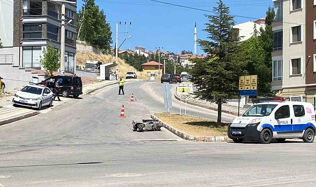 Tavşanlı&#039;da motosiklet ile kamyonet çarpıştı : 1 yaralı
