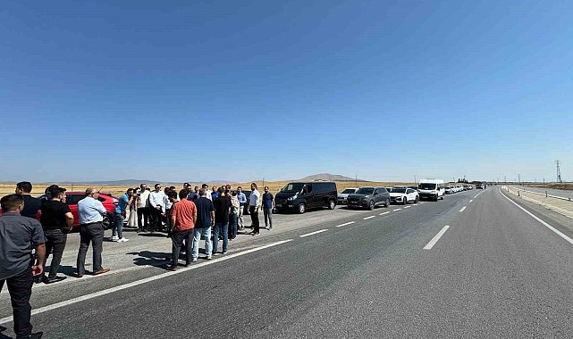 Tayini çıkan kaymakamı konvoy ve alkışlarla uğurladılar