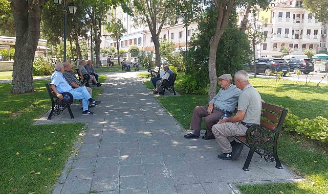 Tekirdağ'da kavurucu sıcaklar: Gölgeye akın ettiler