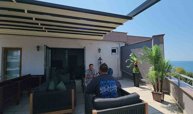 Tentesi yüzünden CİMER'e şikayet edilen gurbetçiden pankartlı yanıt