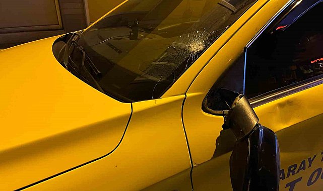 Ticari taksiye çarpan motosiklet sürücüsü yaralandı