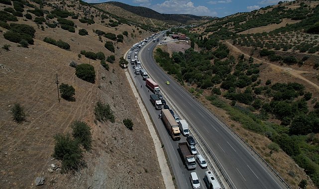 Tır yan yattı, yol 3 saat kapalı kaldı