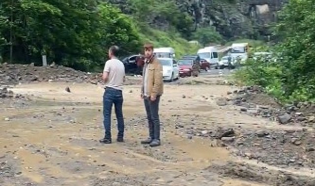 Trabzon'da heyelan nedeniyle Araklı-Bayburt yolu ulaşıma kapandı