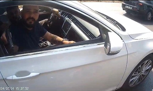 Trafikte tartıştığı motosiklet sürücüsüne silah çekti