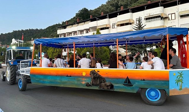 Turistlere traktör römorkunda sahil turu