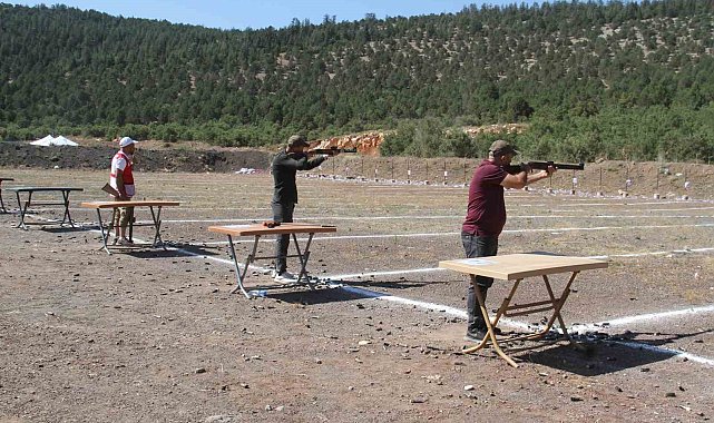 Türkiye'nin atış tutkunları av tüfeği üretiminin merkezi Huğlu'da buluştu